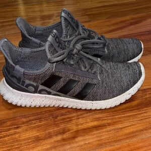 adidas men’s Charcoal Gray Knit Sneakers Black Stripes White Speckled size 9.5